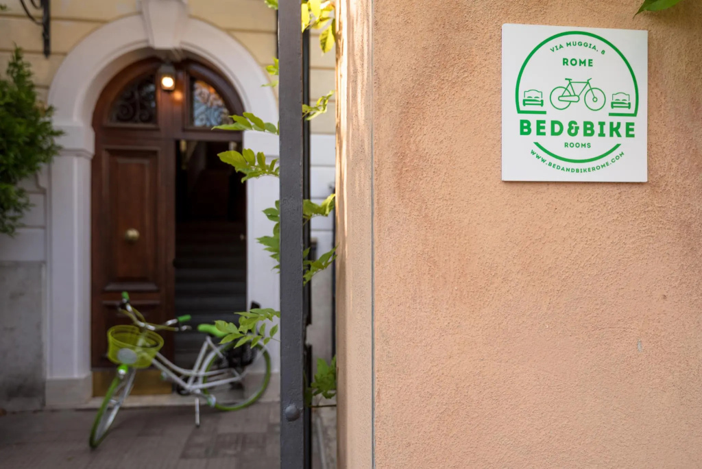 Bed&BikeRome Rooms