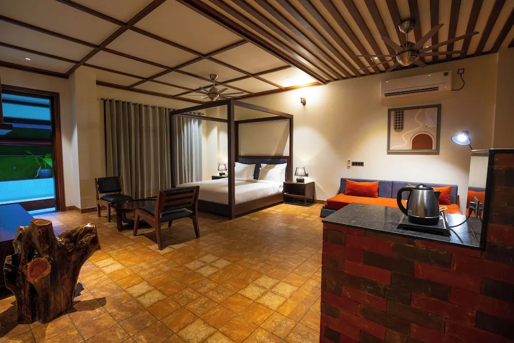 Luxury Suite with pool view