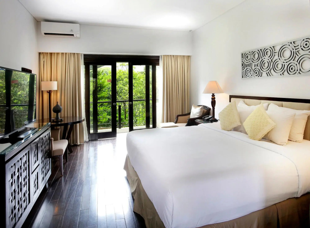 Lido Lake Resort By MNC Hotel
