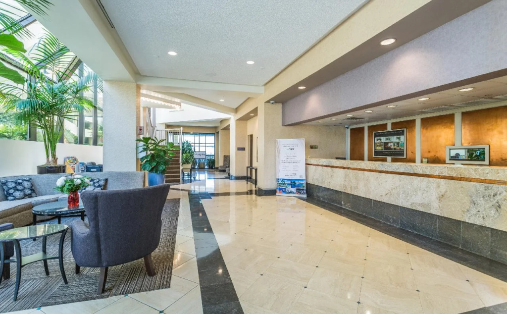 Lobby & Reception
