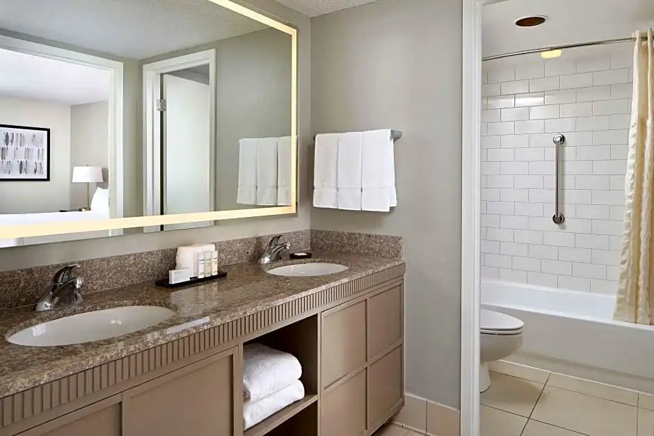Embassy Suites by Hilton Myrtle Beach Oceanfront Resort - Chambres