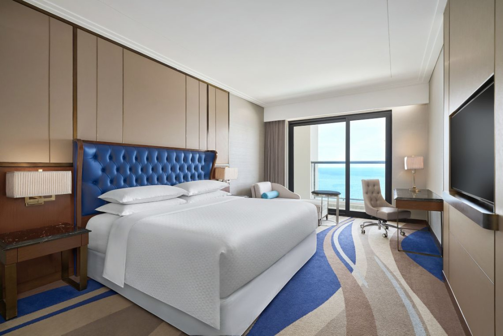 Deluxe High Floor Double room with ocean view (full double bed)