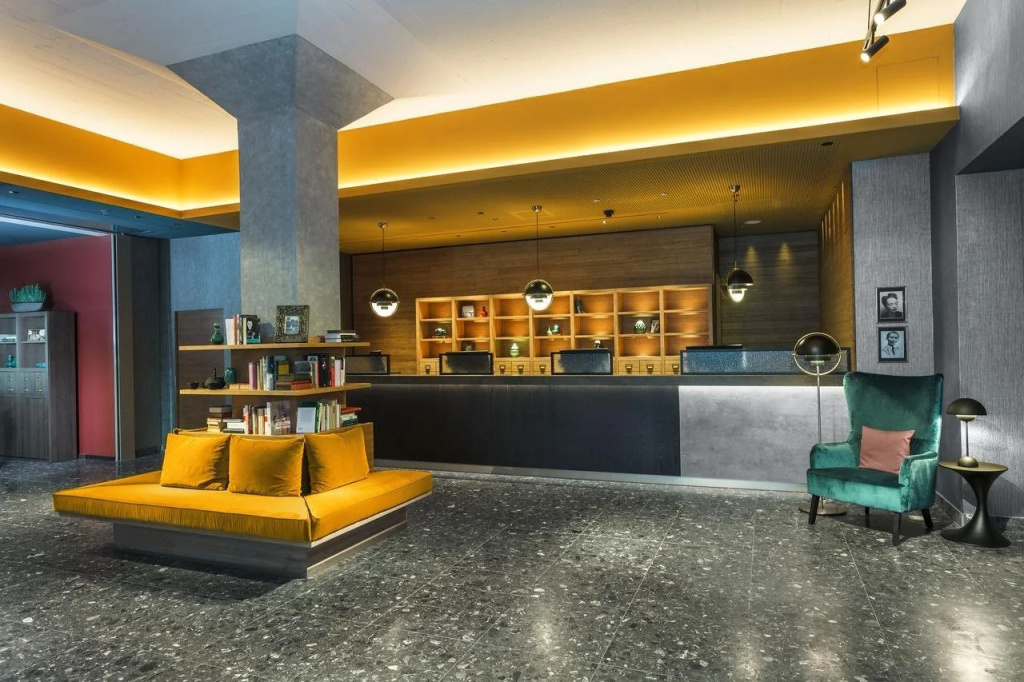 Lobby & Reception