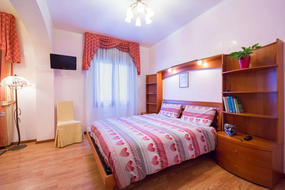 Superior Double room with balcony (full double bed)