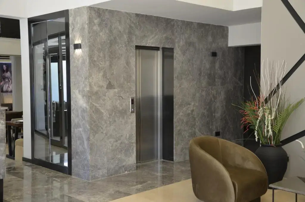 Lobby & Reception