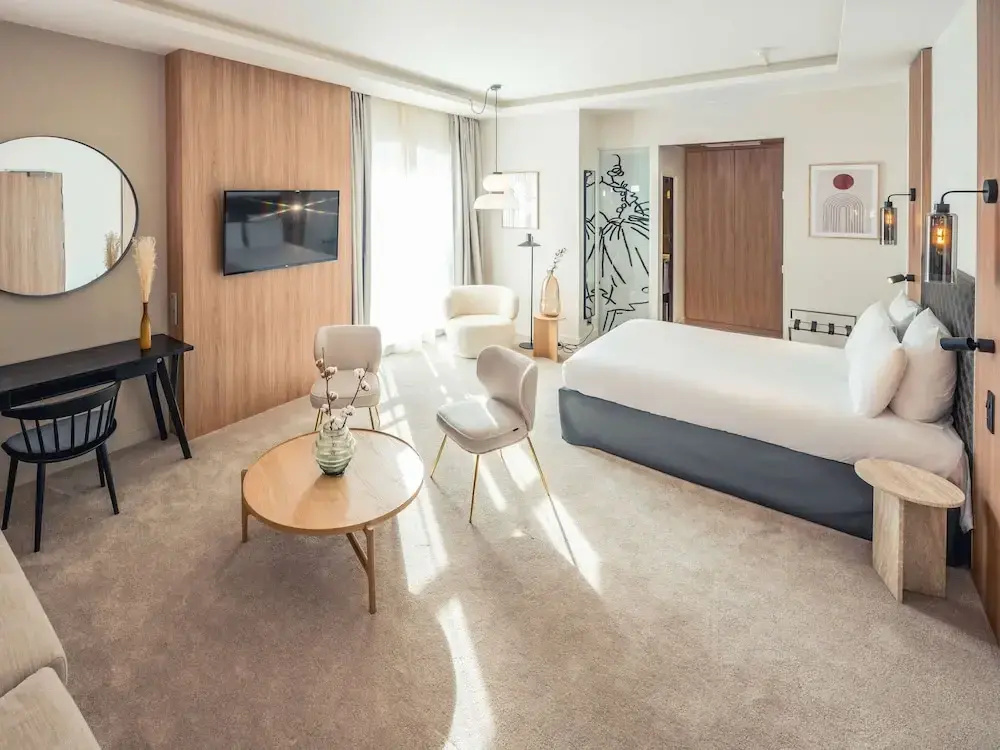 Double Junior Suite (full double bed)
