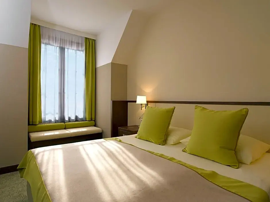 Classic room with lake view