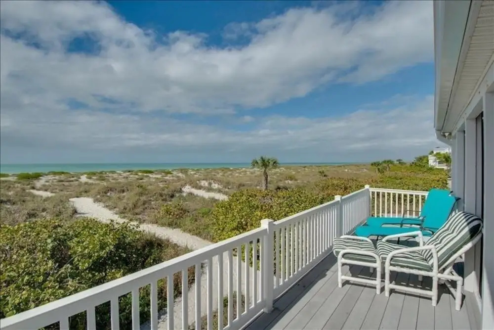 Island 11 - 3 Br home by RedAwning