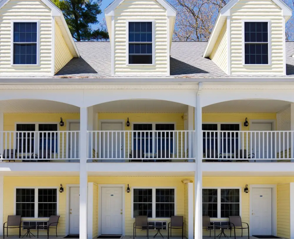 The Admiral's Inn Resort