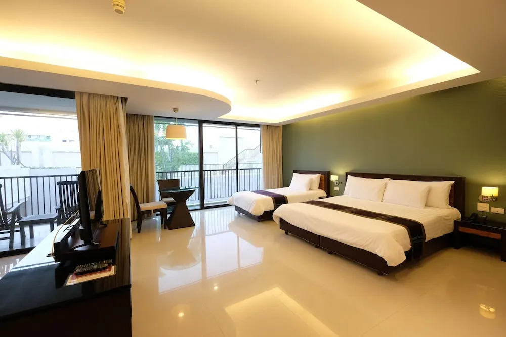 Семейный люкс Grand с балконом в Tara Mantra Cha Am Resort