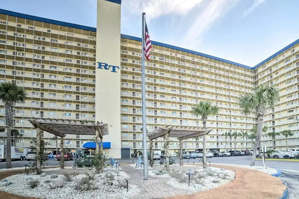 Beachfront PCB Escape w/ Free Beach Chair Services