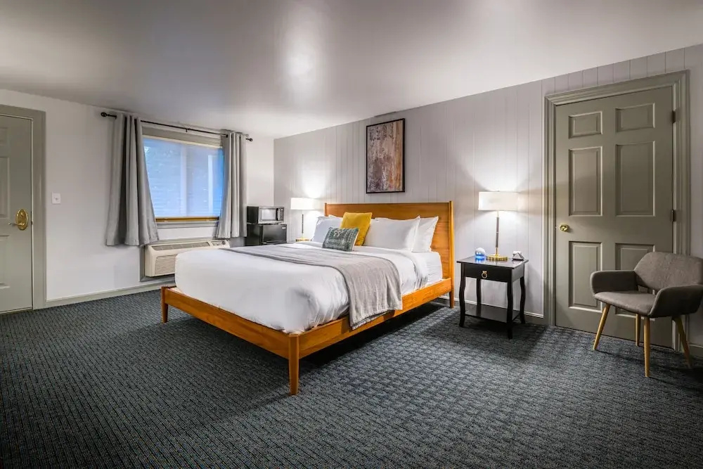 Deluxe Double room (full double bed)