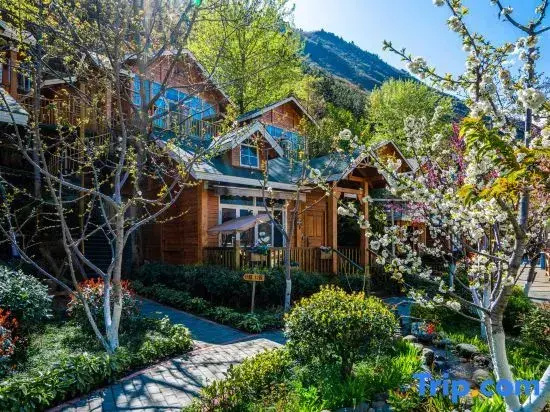 Lixian Muya Starry Sky Wooden Manor