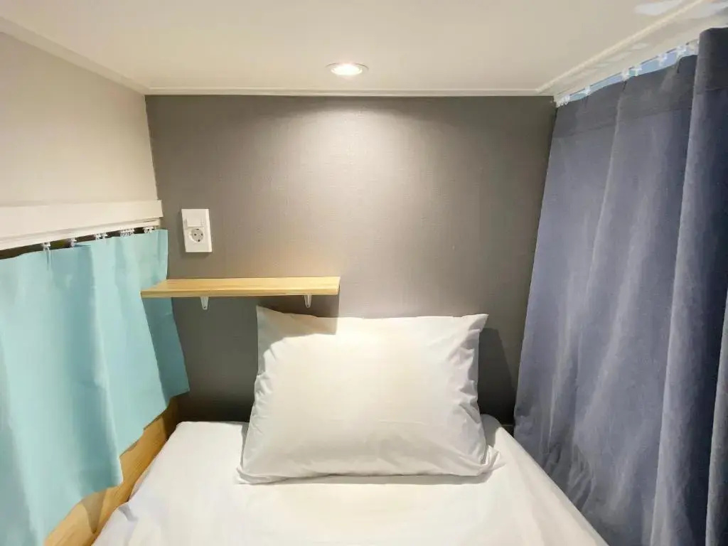 Bed in Dorm (male dorm)