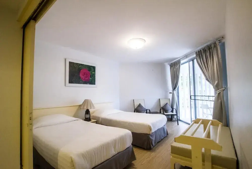 2 Bedrooms Family Suite with partial sea view