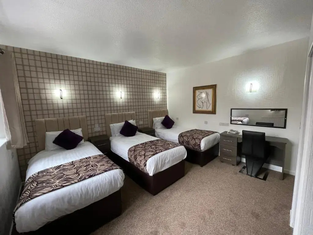Standard Triple room