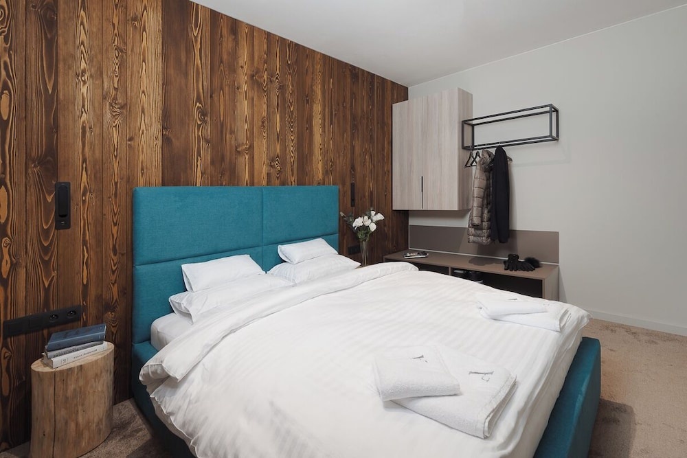 Avenue Chalet — 3