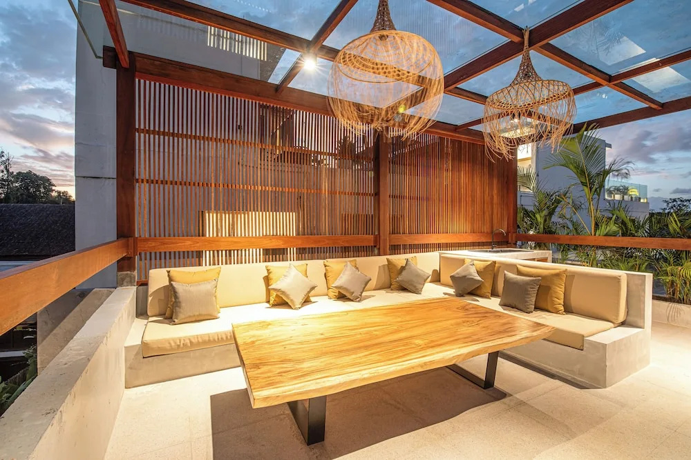 Modern 4BR Canggu Retreat Just 8mins to the Beach