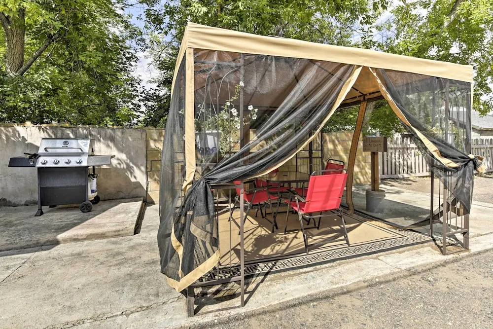 Charming Historic Condo - Walk to Downtown & UW