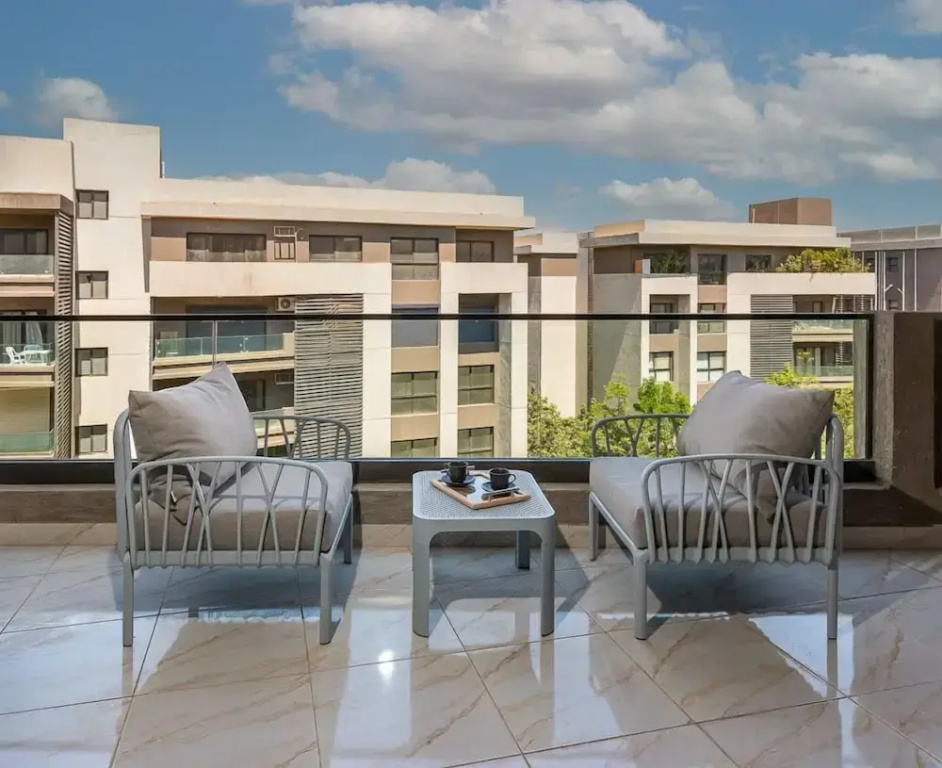 Madinaty Modern 3BR with Garden Views