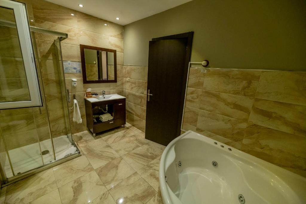 Двухместный номер Deluxe двуспальная кровать в Hotel Monasterio Granada - Adults Only