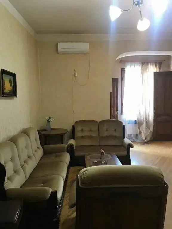 Mzias Apt 4