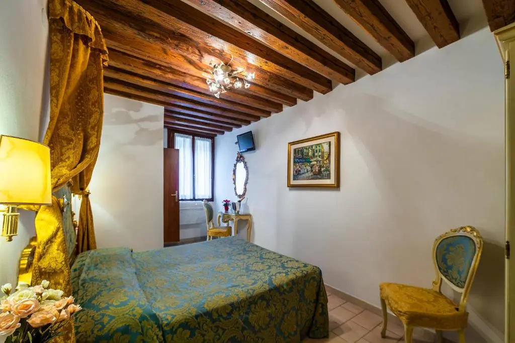 Classic Double room (full double bed)