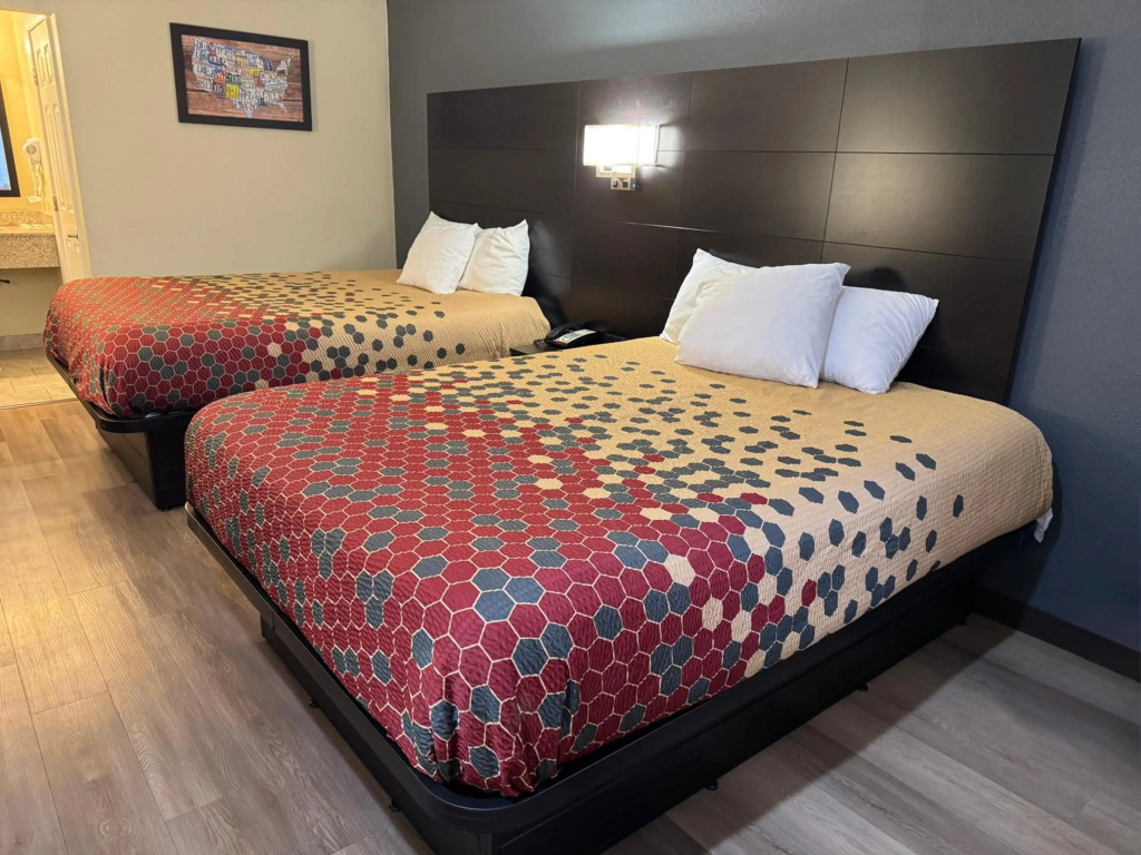 Econo Lodge Freeport - Brunswick Area — 4