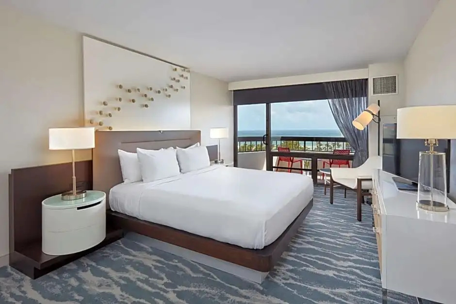 Standard Double room with balcony and with partial ocean view (full double bed)