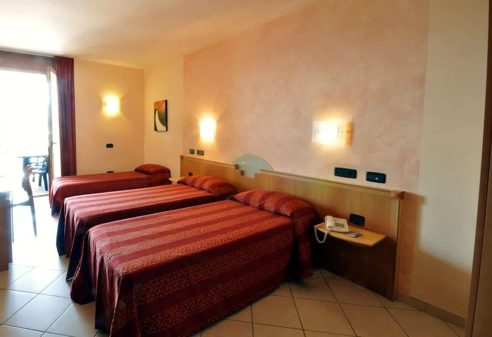 Standard Triple room with balcony