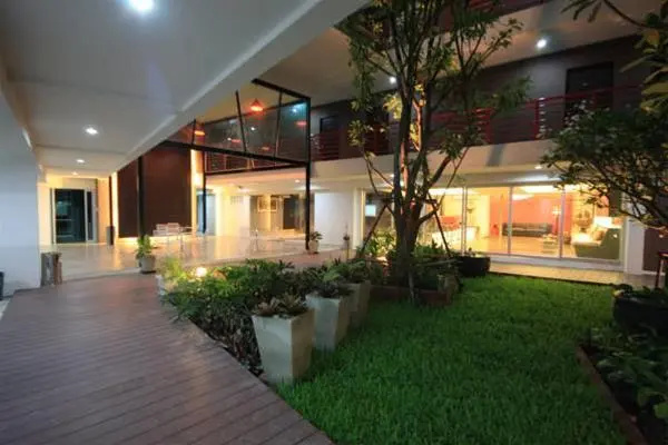 Peace Land Khaosan