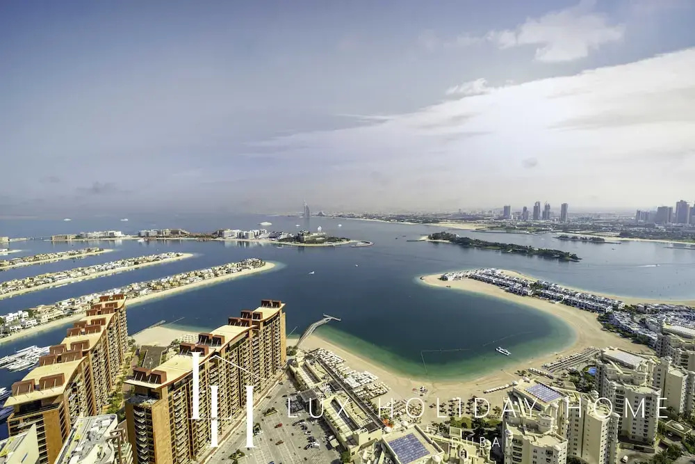 LUX Iconic Views at Palm Tower Studio 2