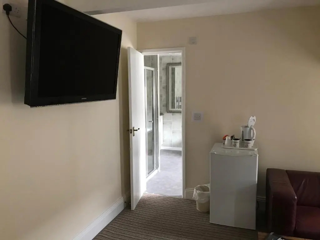 Deluxe Double Suite (full double bed)