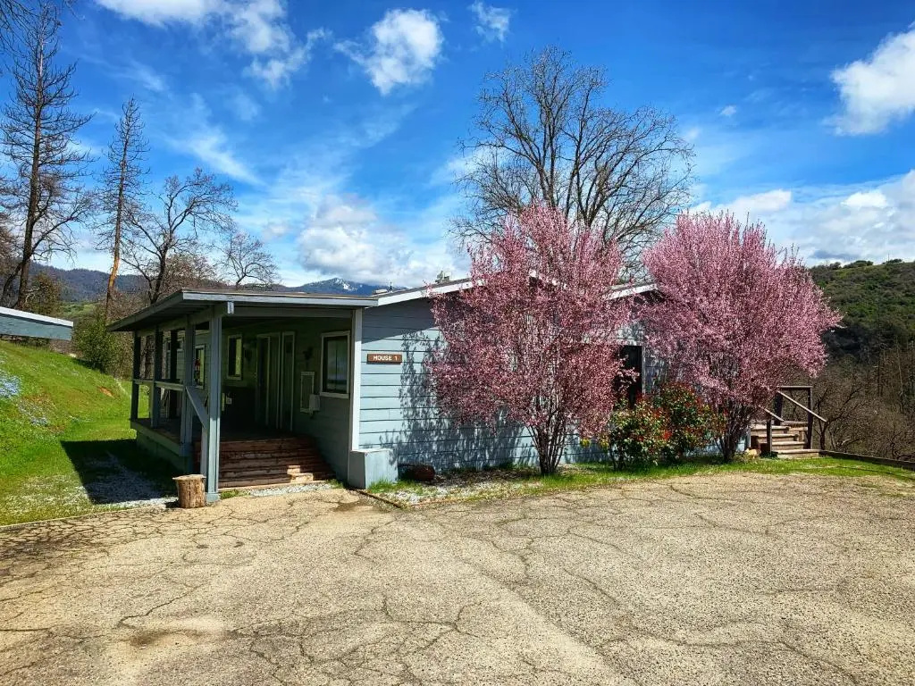 2 Bedrooms Cottage