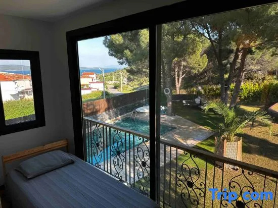 Lavilla ParsDoren House