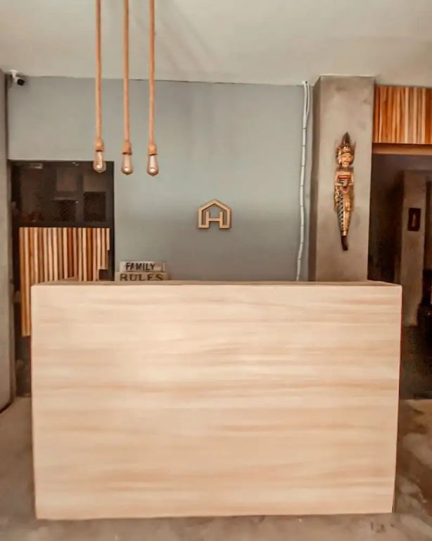 Lobby & Reception