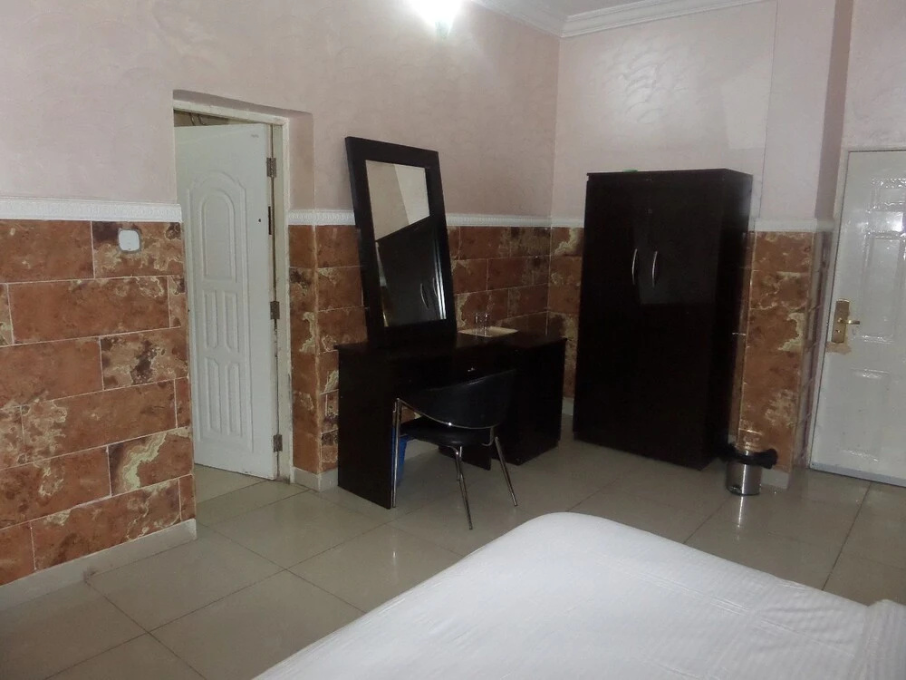 Executive Double room (full double bed)