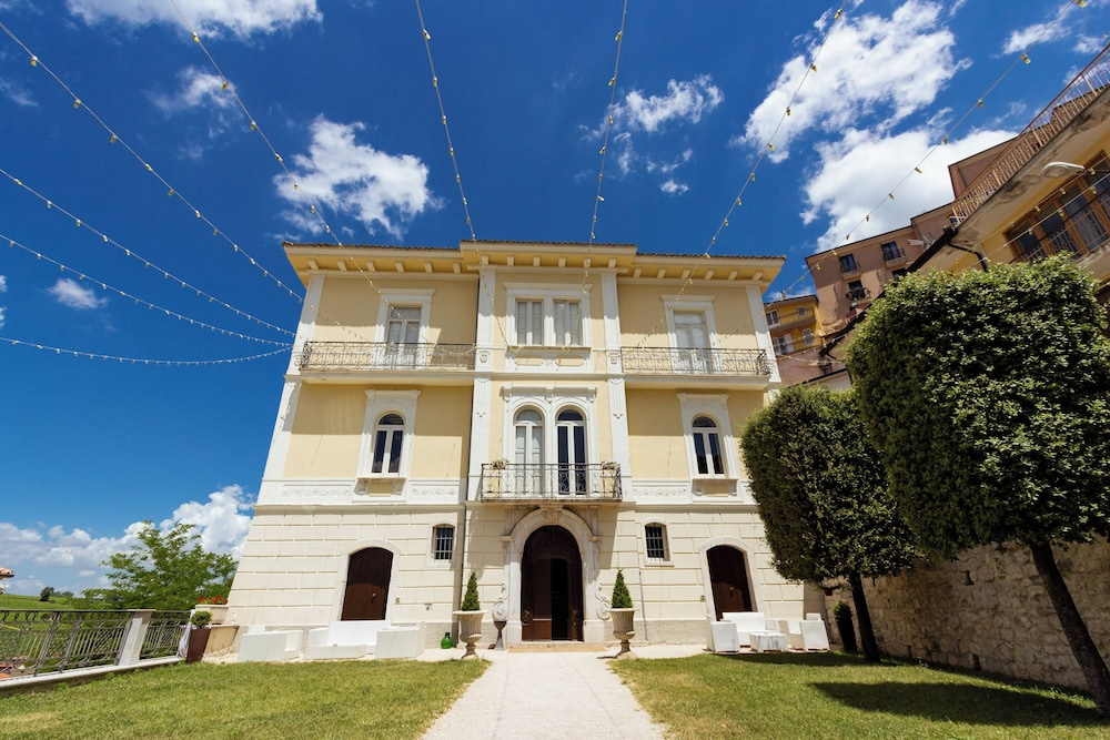 Palazzo Vittoli - Iside & Delia