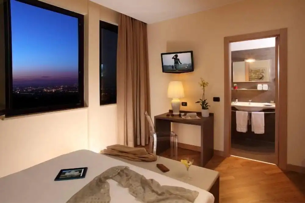 Double room (full double bed)