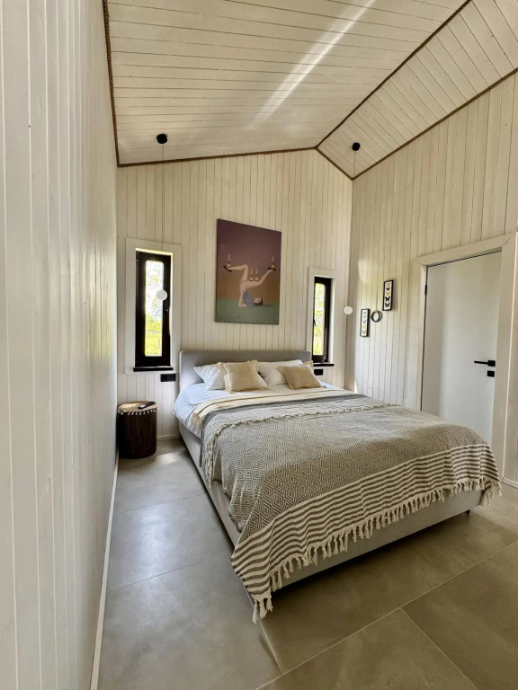 Superior Cottage
