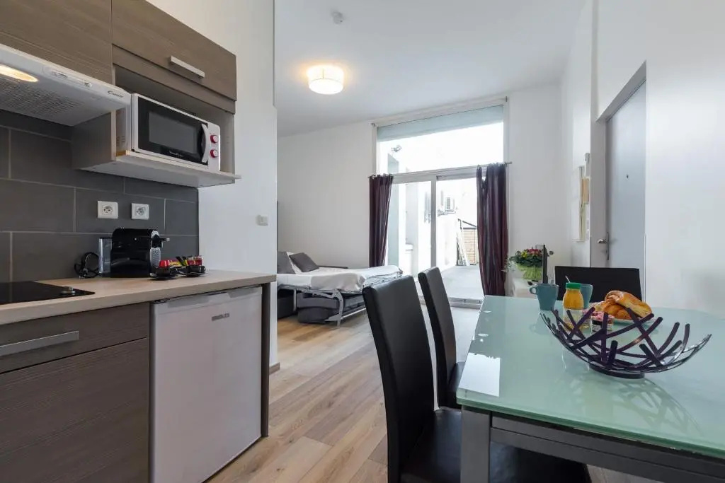 2 Bedrooms Apartment