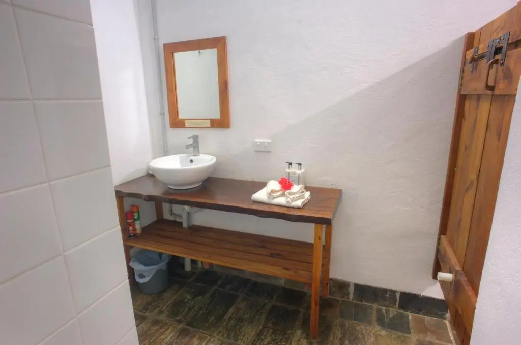 Standard Double room with ocean view (full double bed)