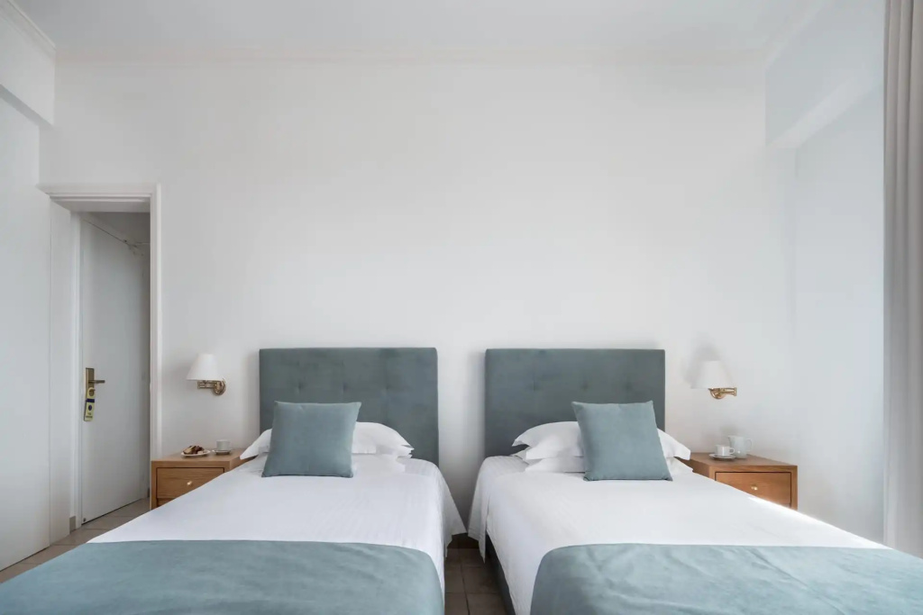 Classic Double room with balcony and with land view (full double bed)