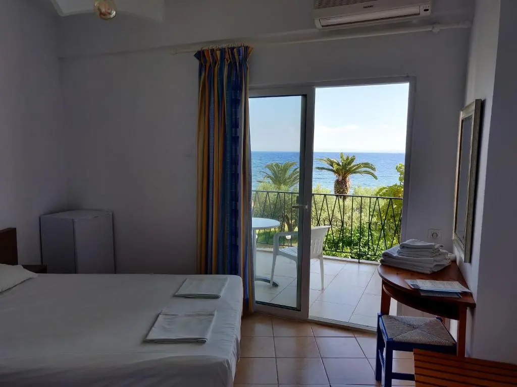 Double room (full double bed)