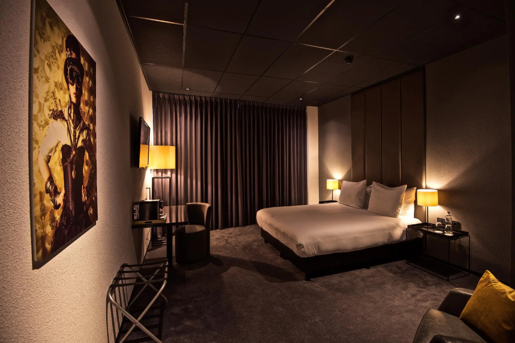 Standard Double room (full double bed)
