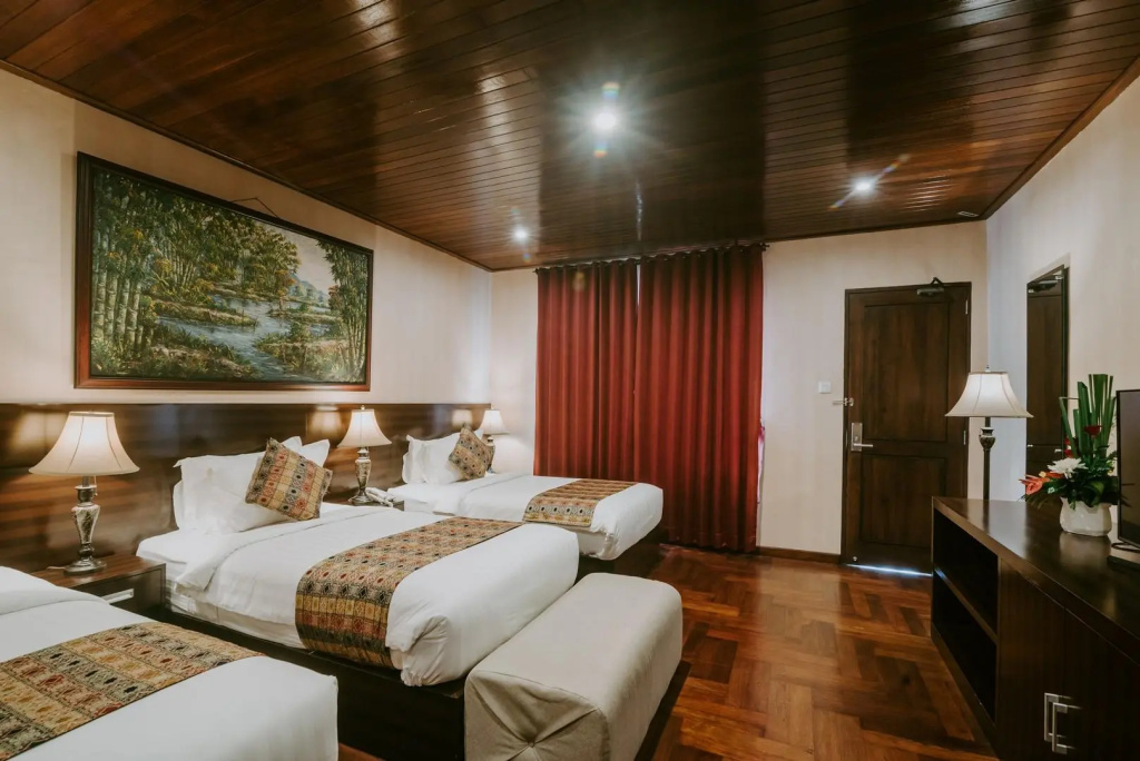 Standard Triple Family room
