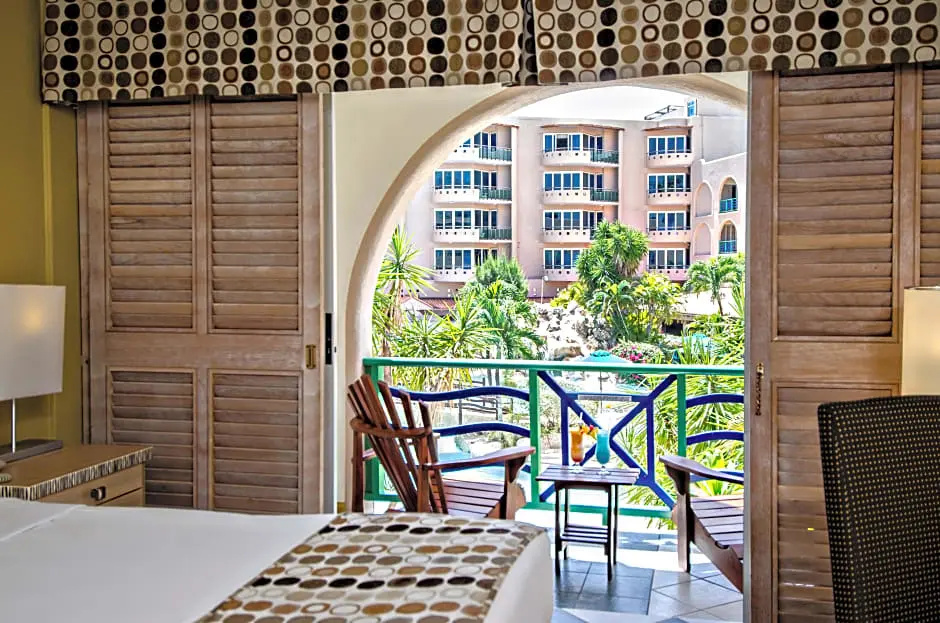 Standard room with pool view