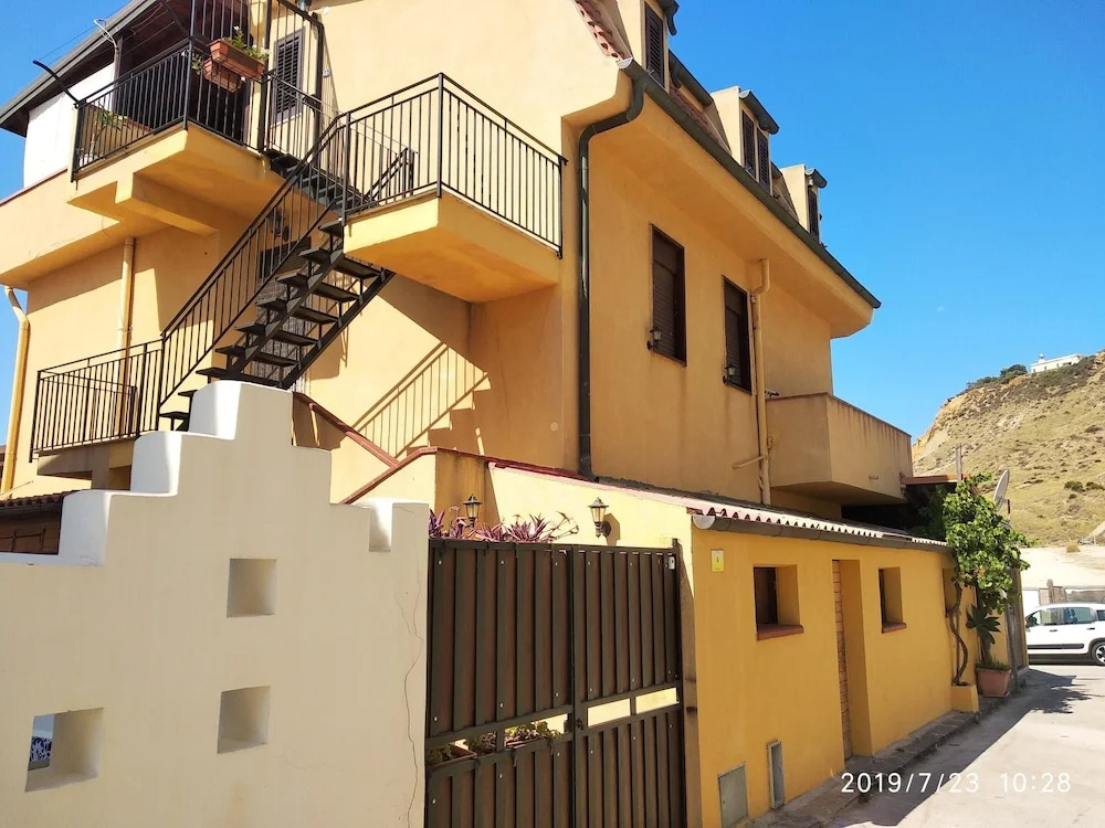 Apartment With 4 Bedrooms in Lido Rossello, With Wonderful sea View, Enclosed Garden and Wifi