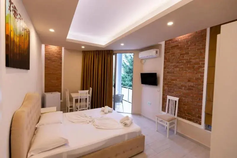 Standard Quadruple Basement room