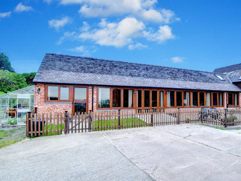 Cozy Holiday Home in Berriew near River Rhiw